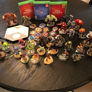 Xbox Disney Infinity 3.0 and 2.0 with base and lots of characters